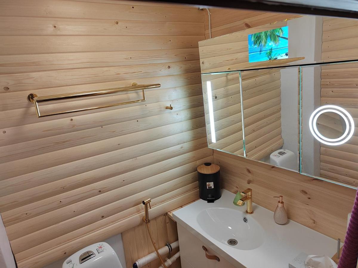 Apartment Private With Sauna Themed Bedroom, Private Jacuzzi, Center By Train 15min