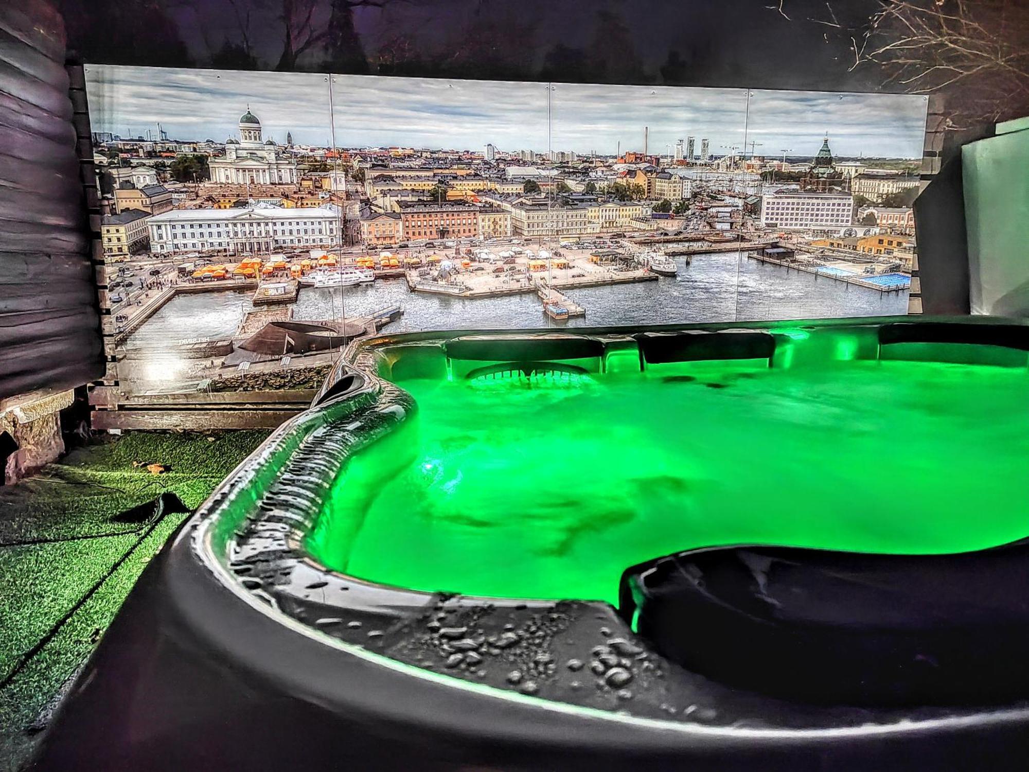 Relax & Recharge - A Unique With A Touch Of Luxury - Hot Tub And Sauna Inspired Decor #not A Real Sauna# Easy Access - Direct Train 15 Min To