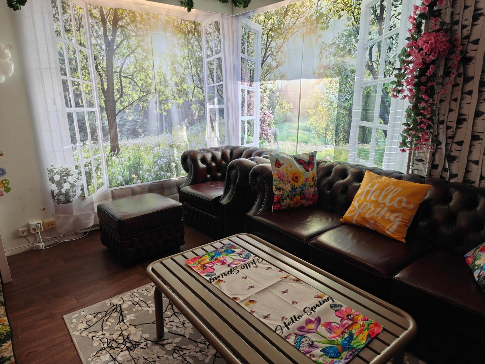 Relax & Recharge - A Unique With A Touch Of Luxury - Hot Tub And Sauna Inspired Decor #not A Real Sauna# Easy Access - Direct Train 15 Min To Apartment *