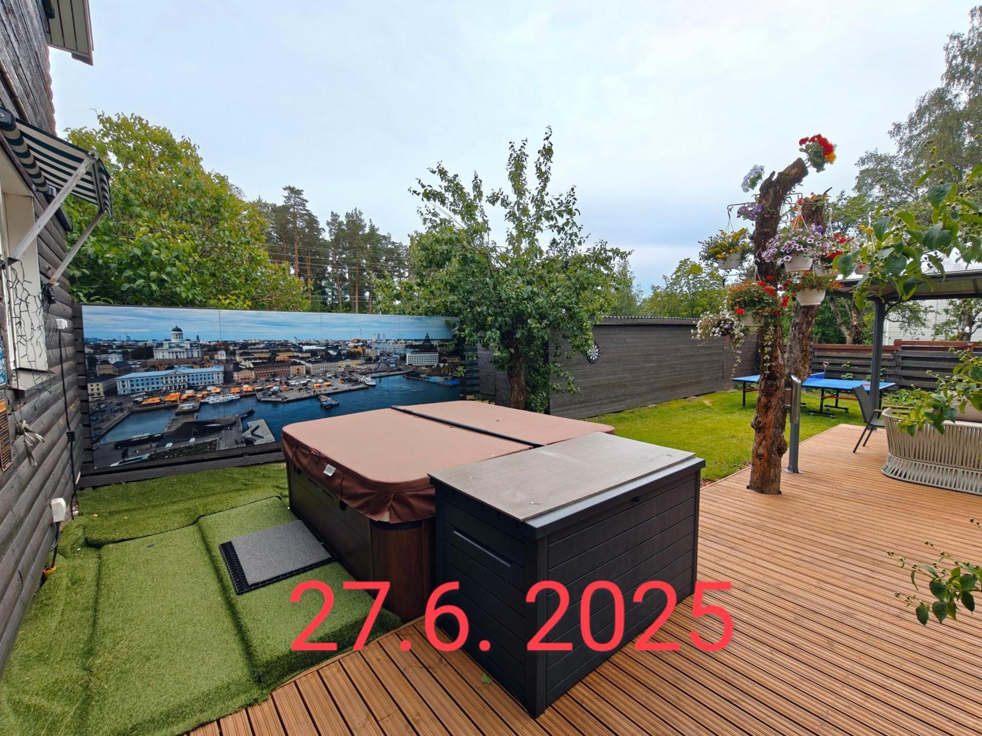 Relax & Recharge - A Unique With A Touch Of Luxury - Hot Tub And Sauna Inspired Decor #not A Real Sauna# Easy Access - Direct Train 15 Min To Appartement
