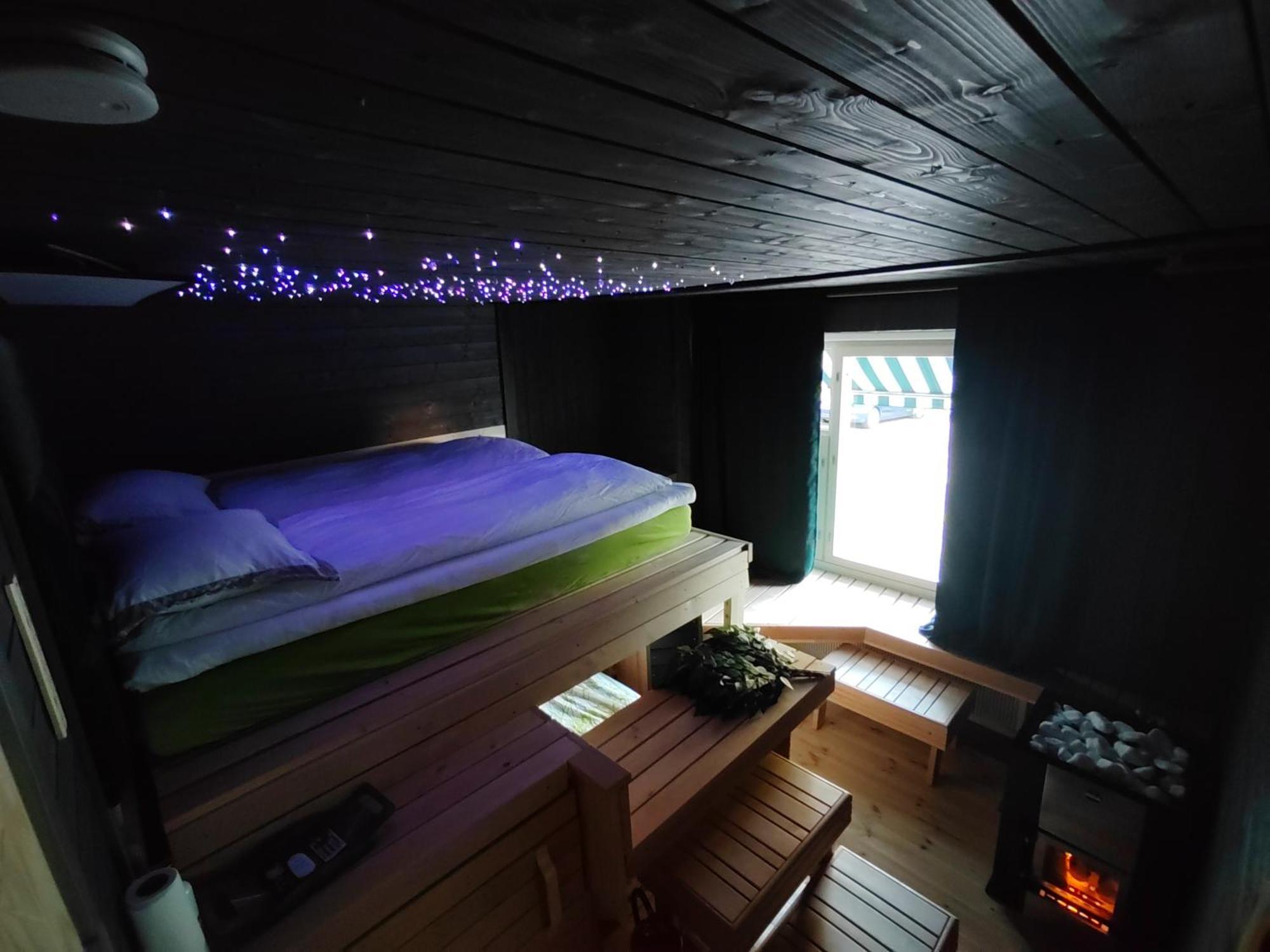 Private With Sauna Themed Bedroom, Private Jacuzzi, Center By Train 15min Helsinki