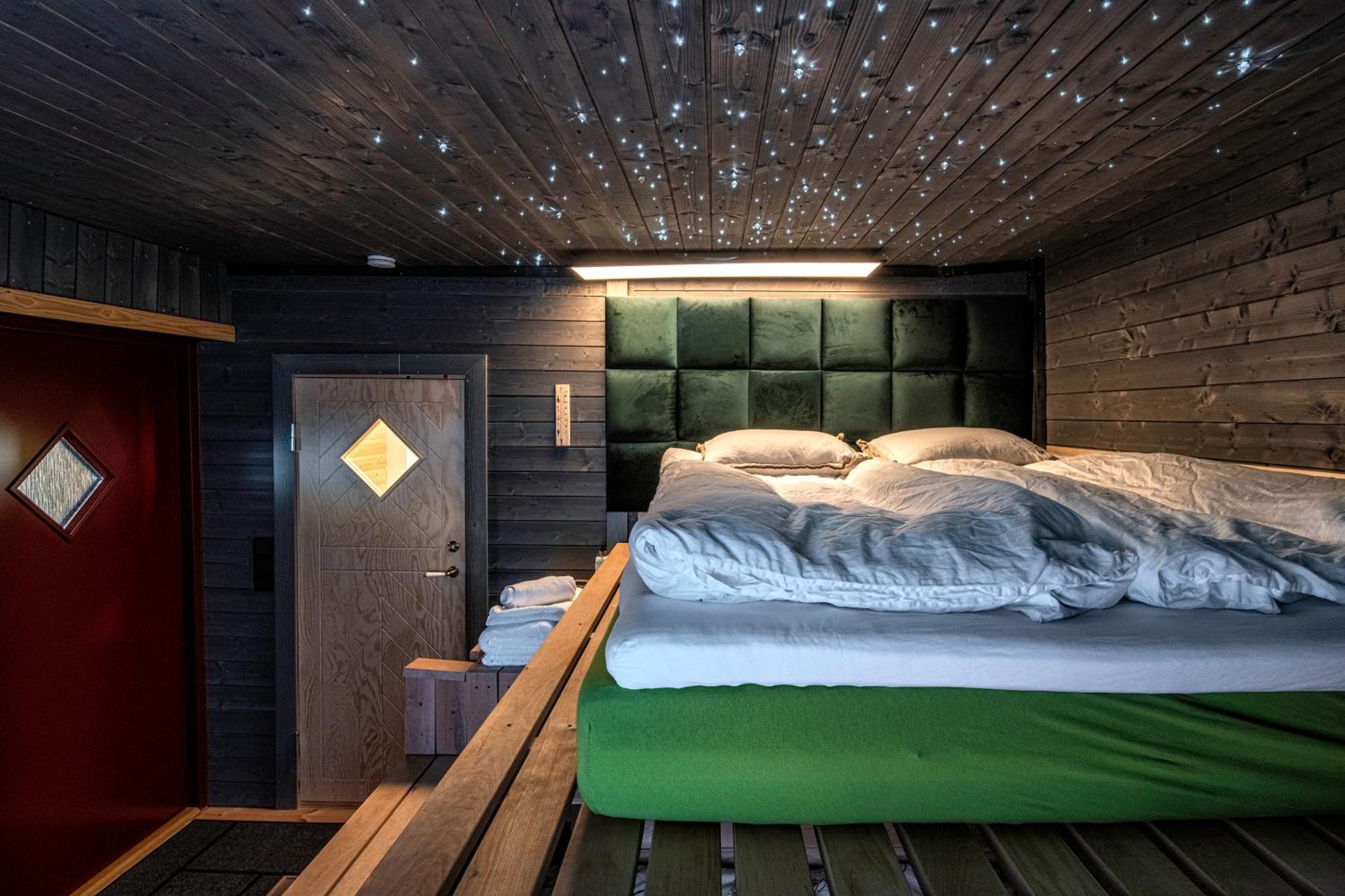 Private With Sauna Themed Bedroom, Private Jacuzzi, Center By Train 15min Appartement